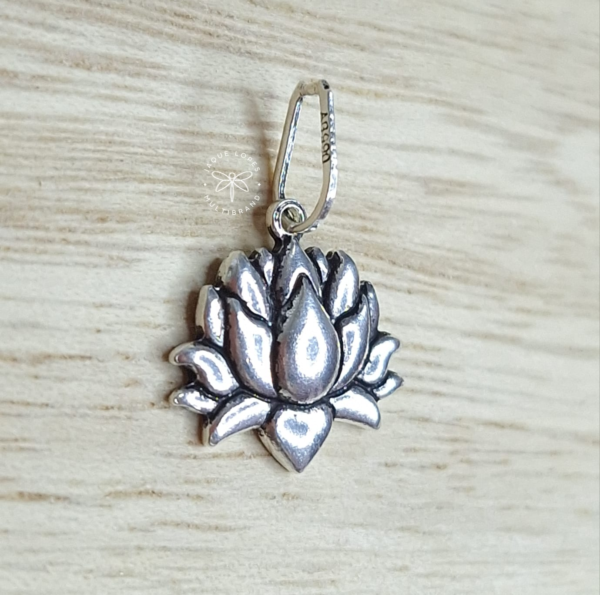 Pingente Prata 925 flor de lótus envelhecida