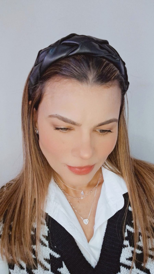 Tiara couro eco trançada