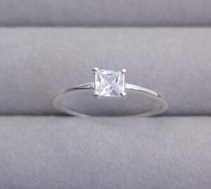 Anel Solitário zirconia quadrada Prata 925