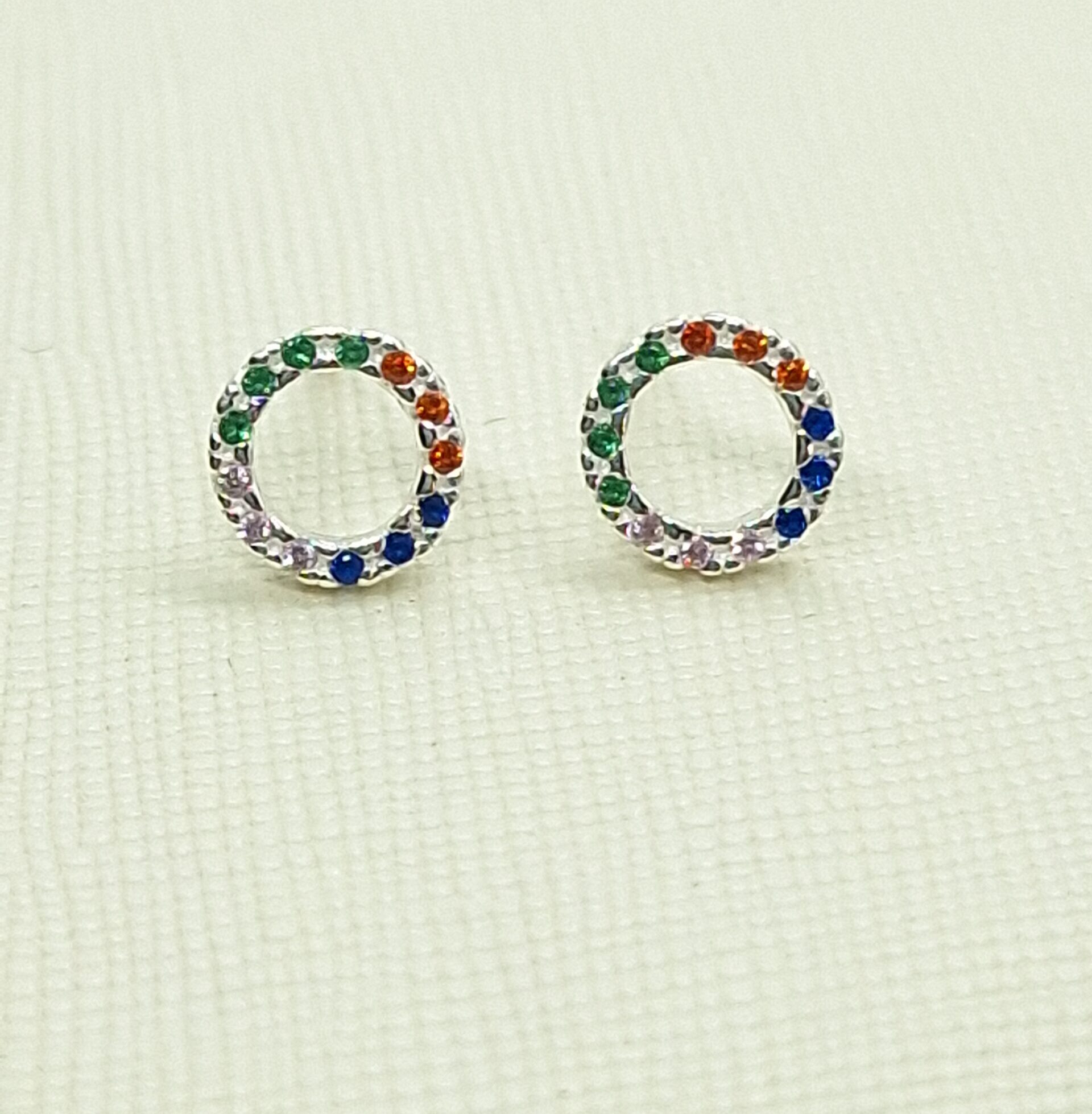 Brinco Circulo zircônias coloridas Prata 925