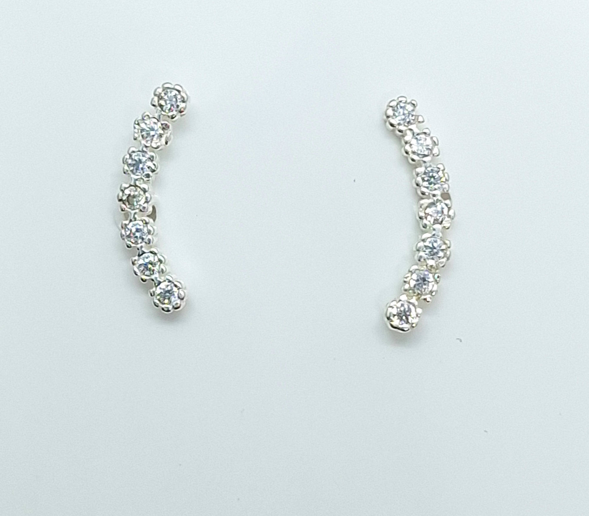 Brinco Ear Cuff 7 zirconias cravejadas Prata 925