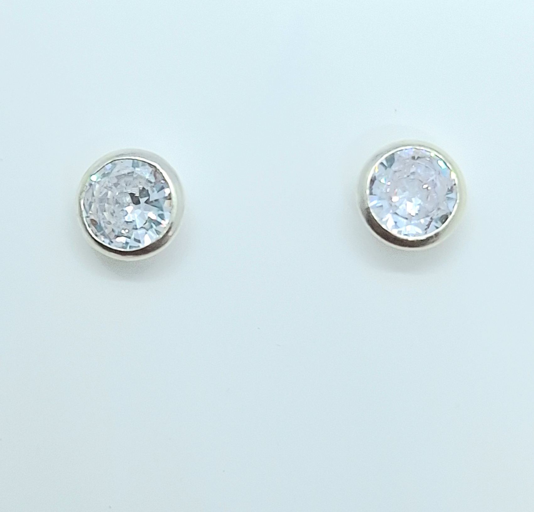 Brinco Zirconia 7mm Embutida Prata 925