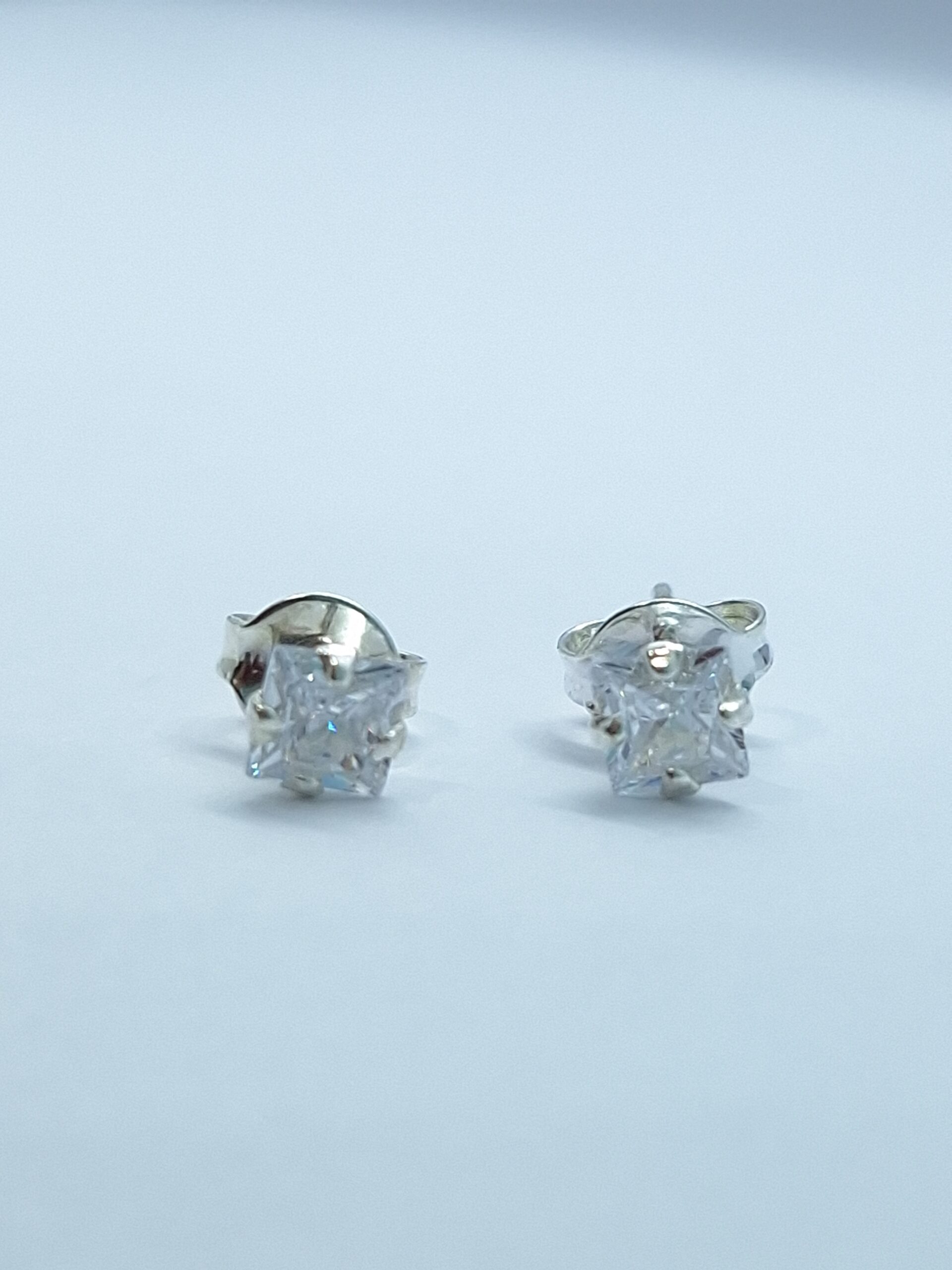 Brinco Carre Zirconia 4mm Prata 925