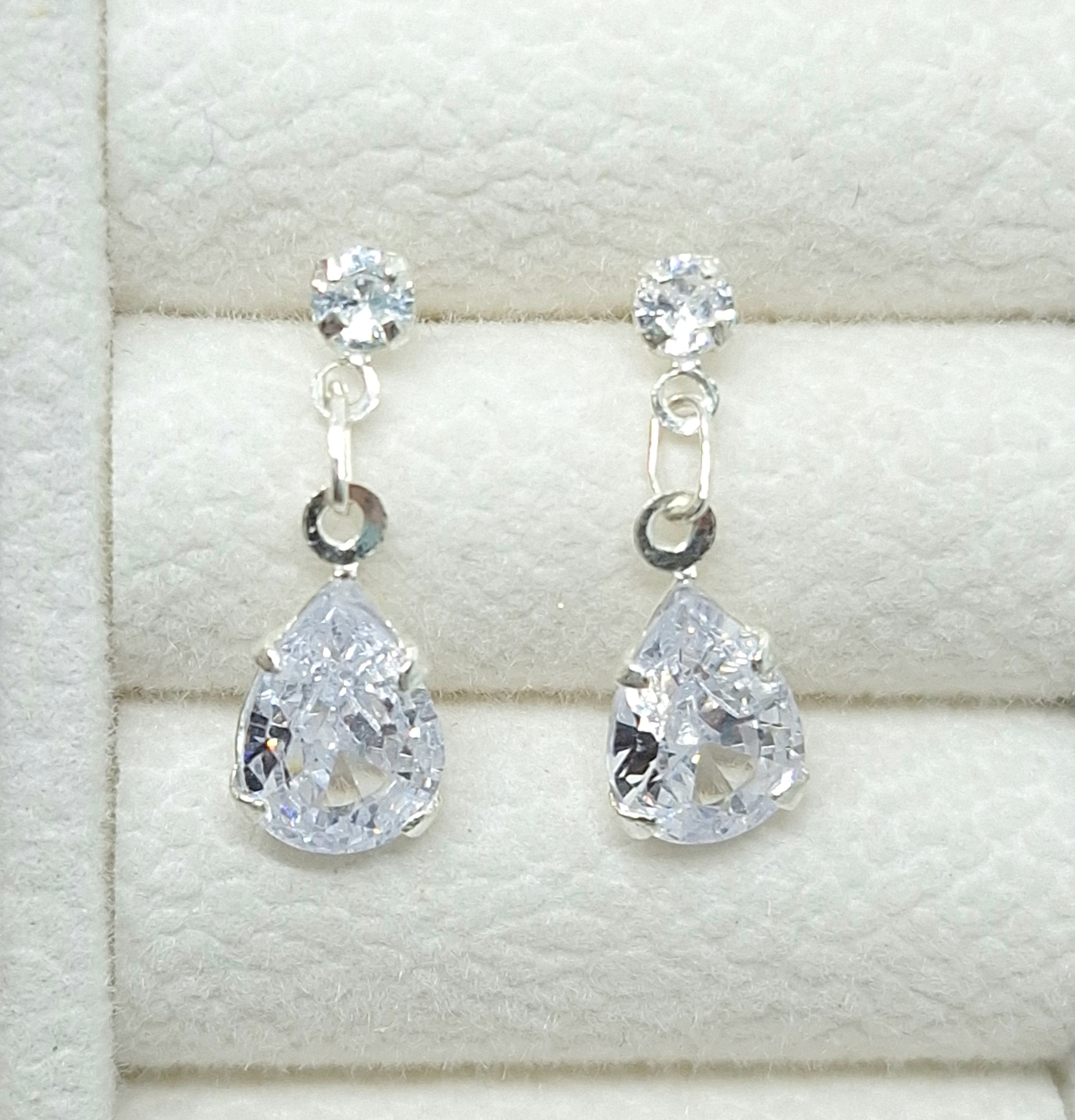 Brinco Zirconia 3mm cristal e gota 8mm Prata 925