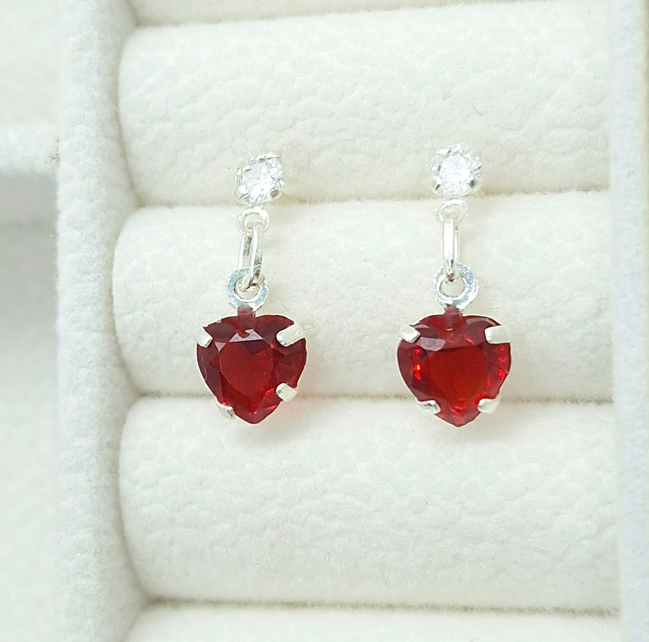Brinco Zirconia 3mm cristal e coração 6mm vermelho Prata 925