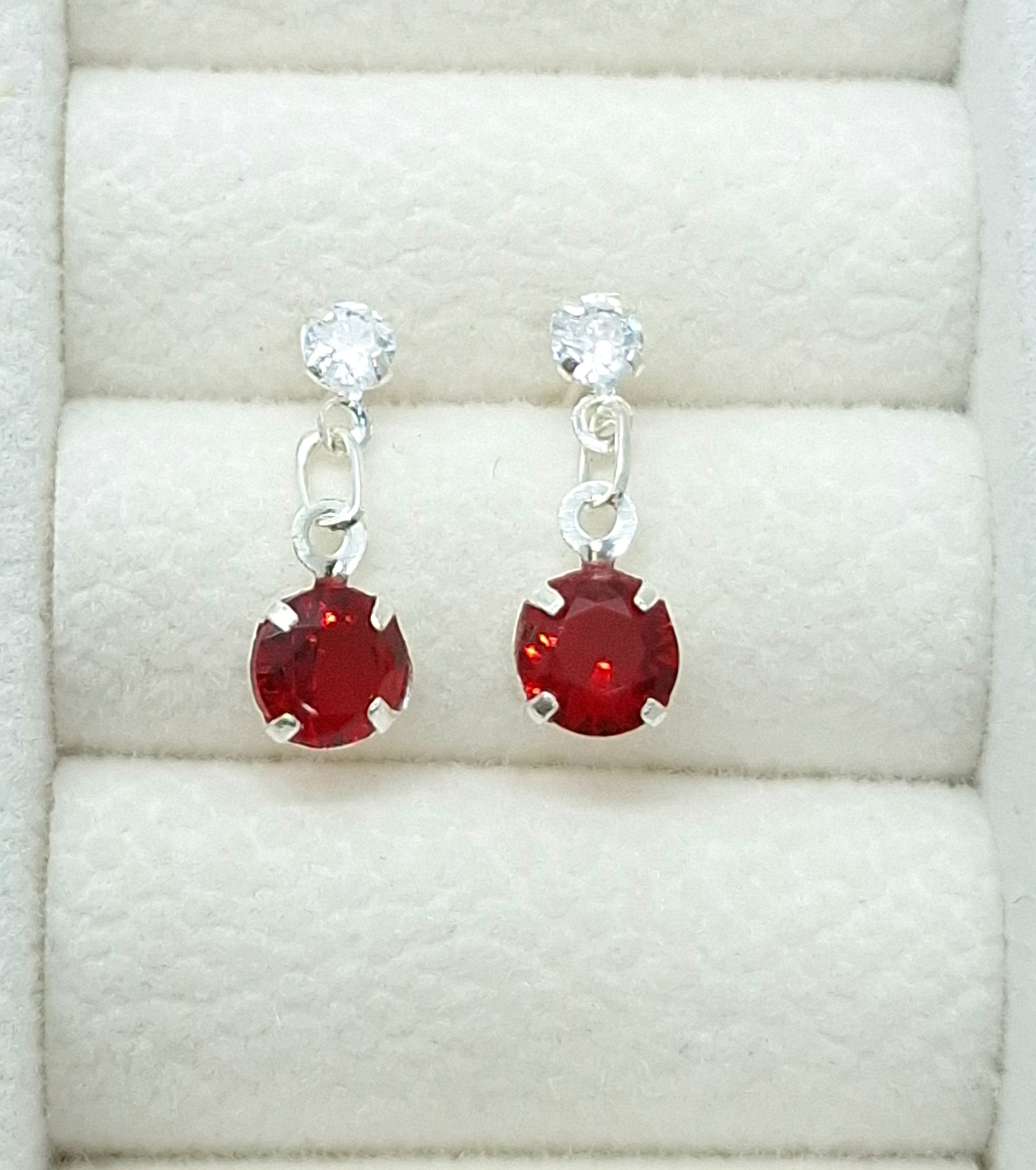 Brinco Zirconia 3mm cristal e 6mm vermelha Prata 925