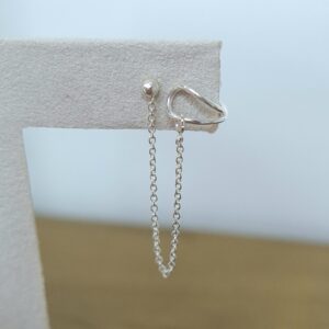 Brinco bolinha com corrente piercing Fake liso Prata 925