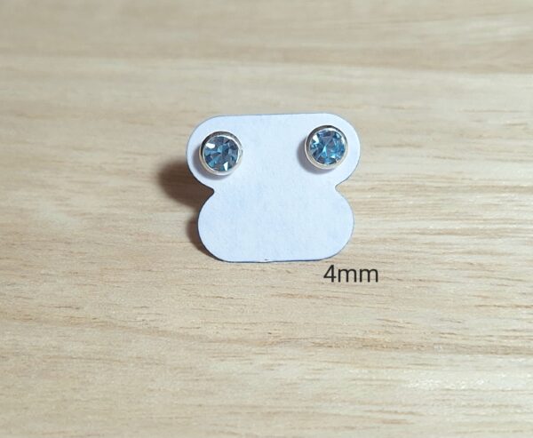 Brinco Zirconia azul céu embutida 4mm Prata 925