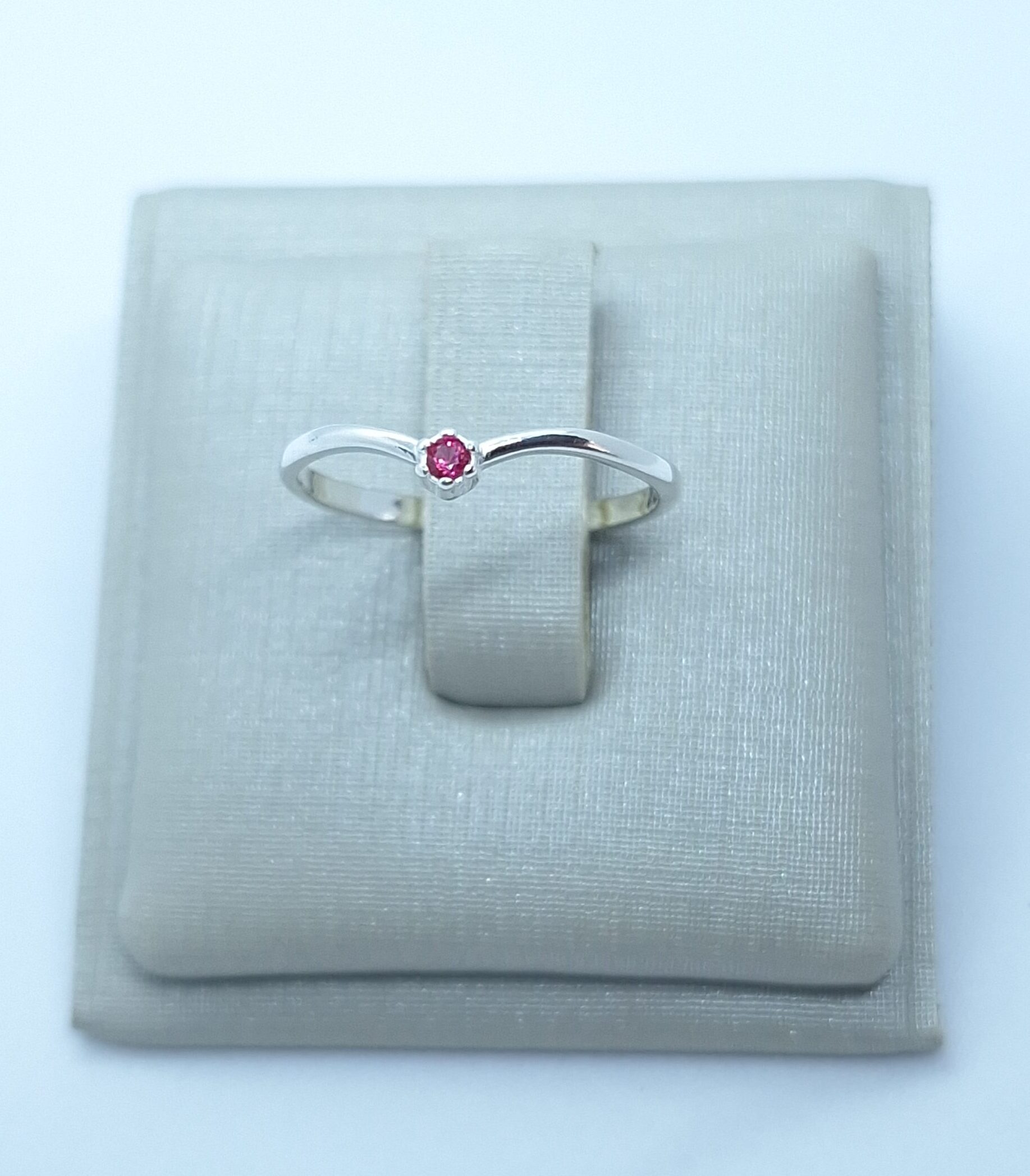 Anel Solitário zircônia pink 3mm Inspiração Prata 925