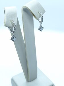 Brinco Argola Clic Cravejada Elegância Eterna Prata 925 Envelhecida - Importado