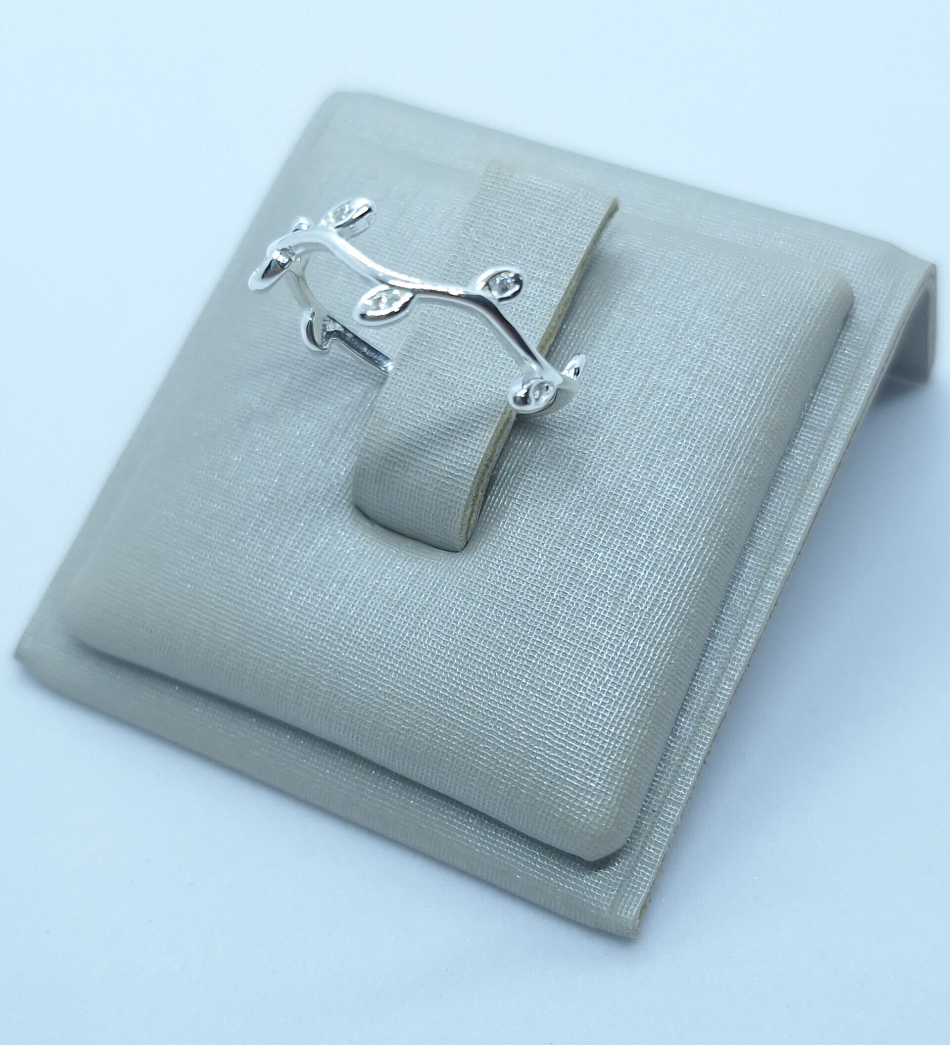 Anel raminho com zirconia cravejadas Prata 925