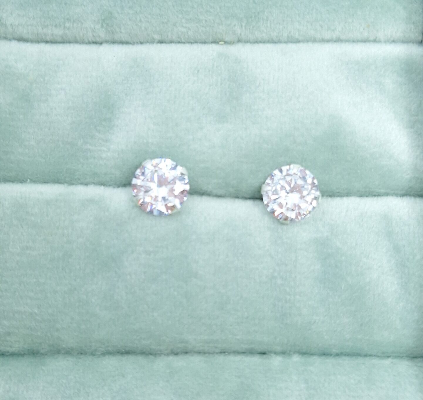 Brinco Zirconia Redonda Cravada 7mm Prata 925
