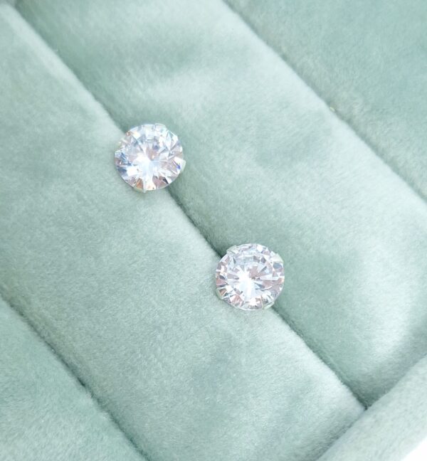 Brinco Zirconia Redonda Cravada 7mm Prata 925