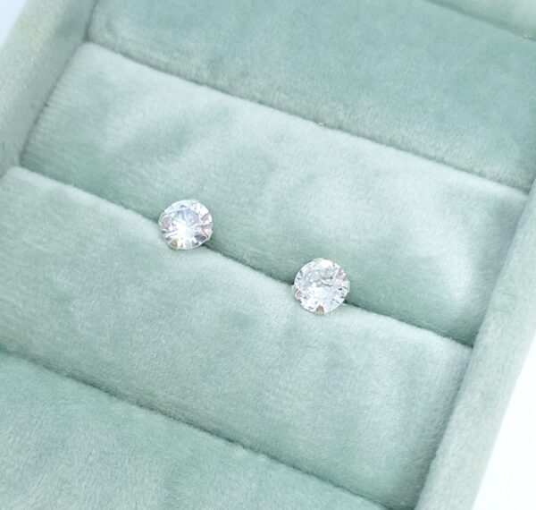 Brinco Zirconia Redonda Cravada 6mm Prata 925