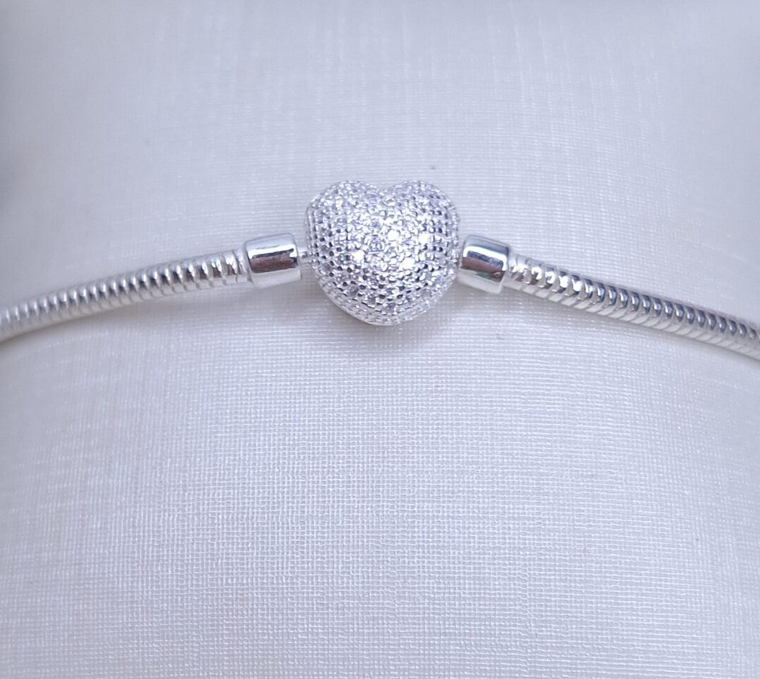 Pulseira Berloques Maleável Fecho Coração Brilhante cravejado Prata925
