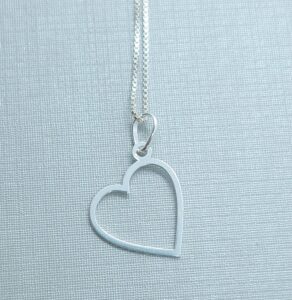 Pingente Coração Vazado lisa 1,4mm Prata 925