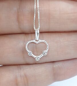 Pingente Coração trabalhado 1,2mmx1,2mm três pontos de luz cravejado 1mm Prata 925