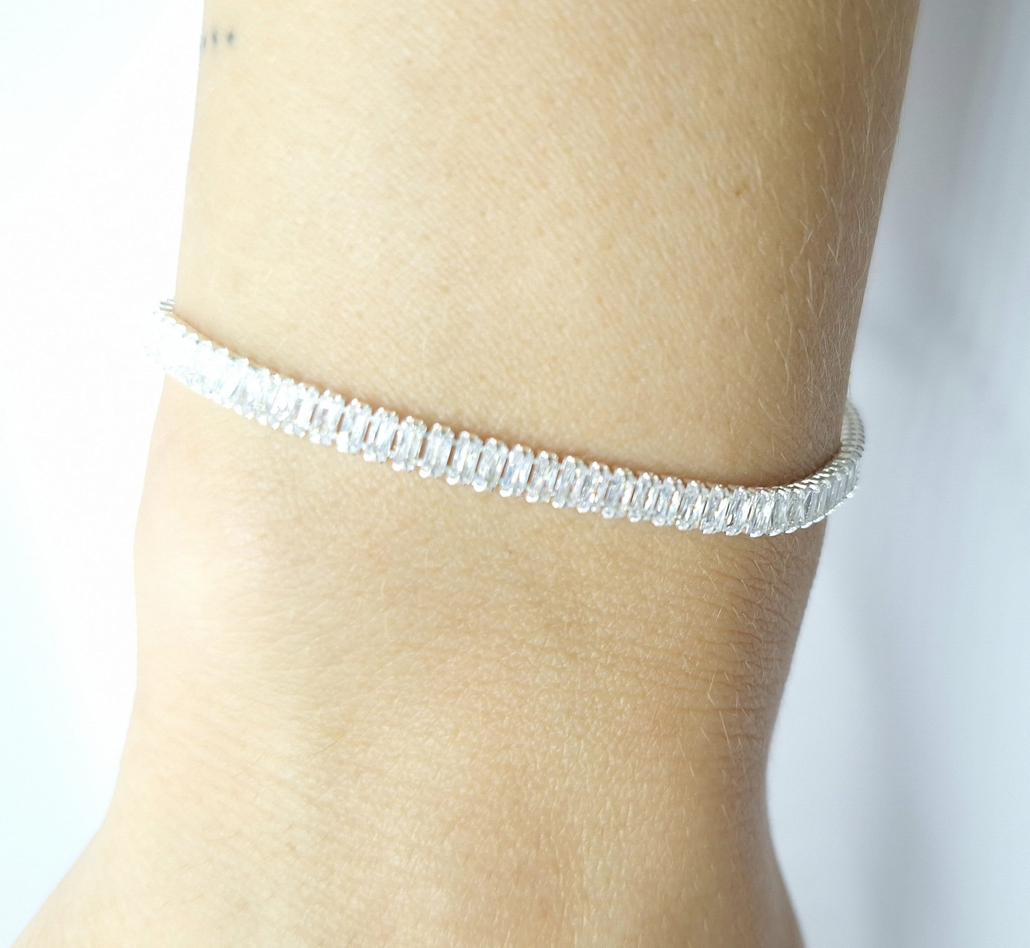 Pulseira Riviera Baguete 3.5X1.5 Zirconia Cristal 17cm com extensor 5cm folheada Prata 925