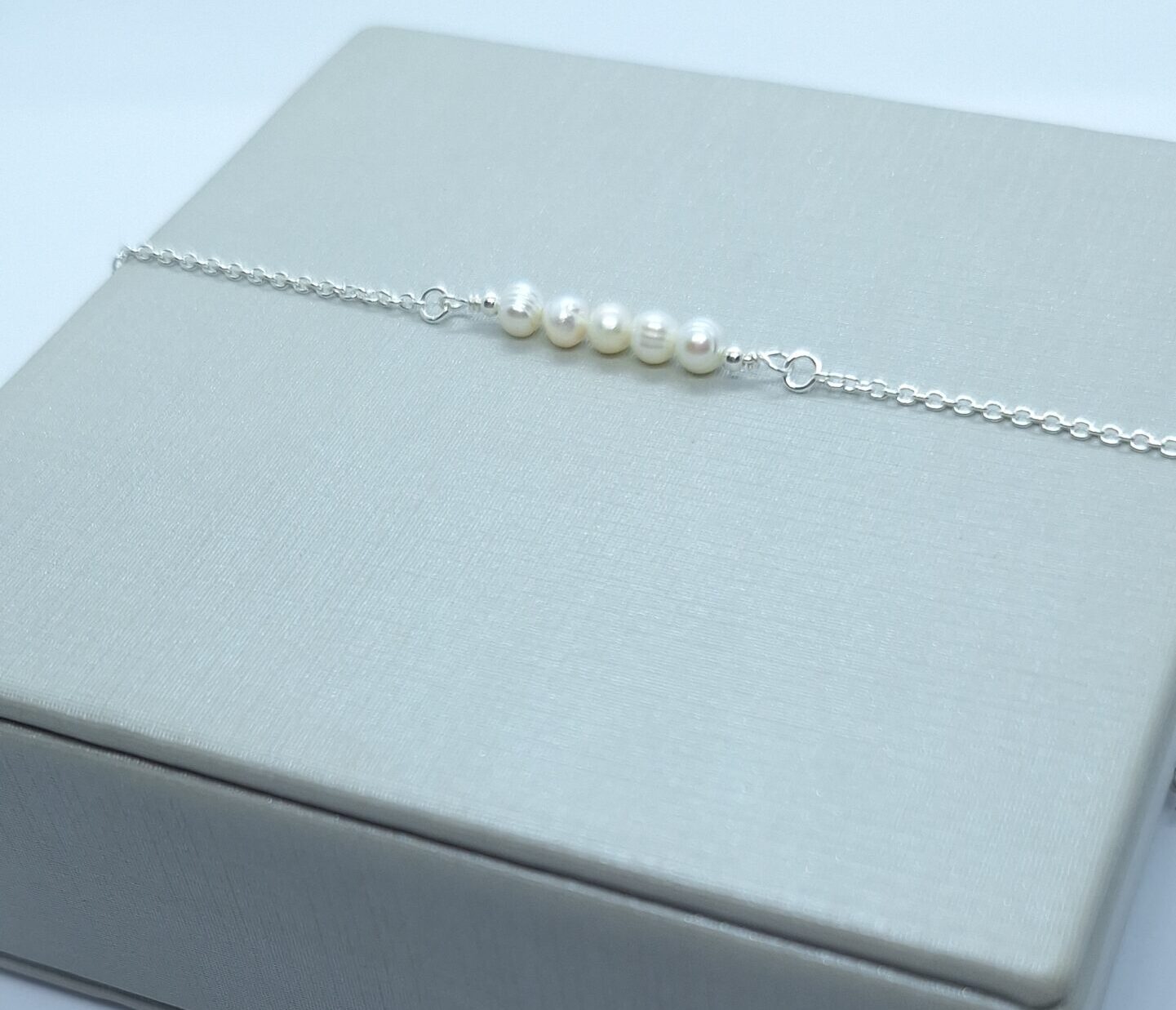 Pulseira com 5 perolas de agua doce e extensor Prata 925