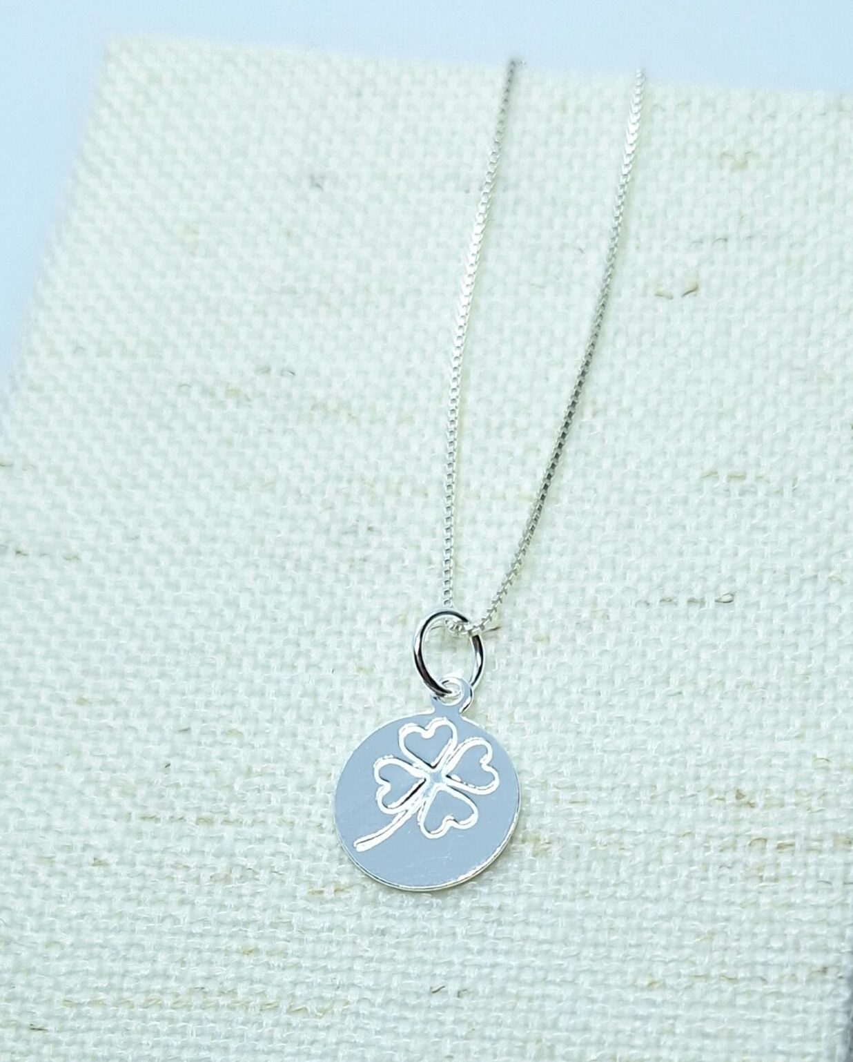 Pingente Plaquinha Redonda Trevo gravado 1,2cm Prata 925