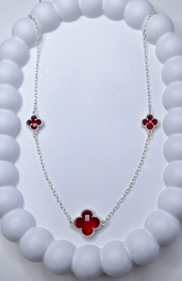 Colar Chocker 3 Trevos vermelhos Prata