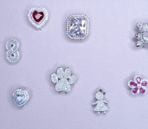 Pingente Charm Pata Pet Zirconia cravejado 16mx14mm Prata 925