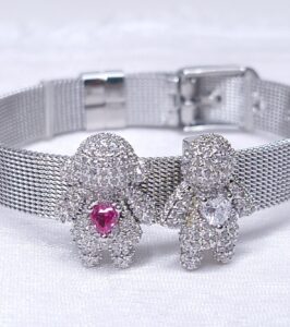 Pingente Charm Menina 3D Coração Fucsia cravejado fecho click duplo 19mmx16mm Banhado à Ródio