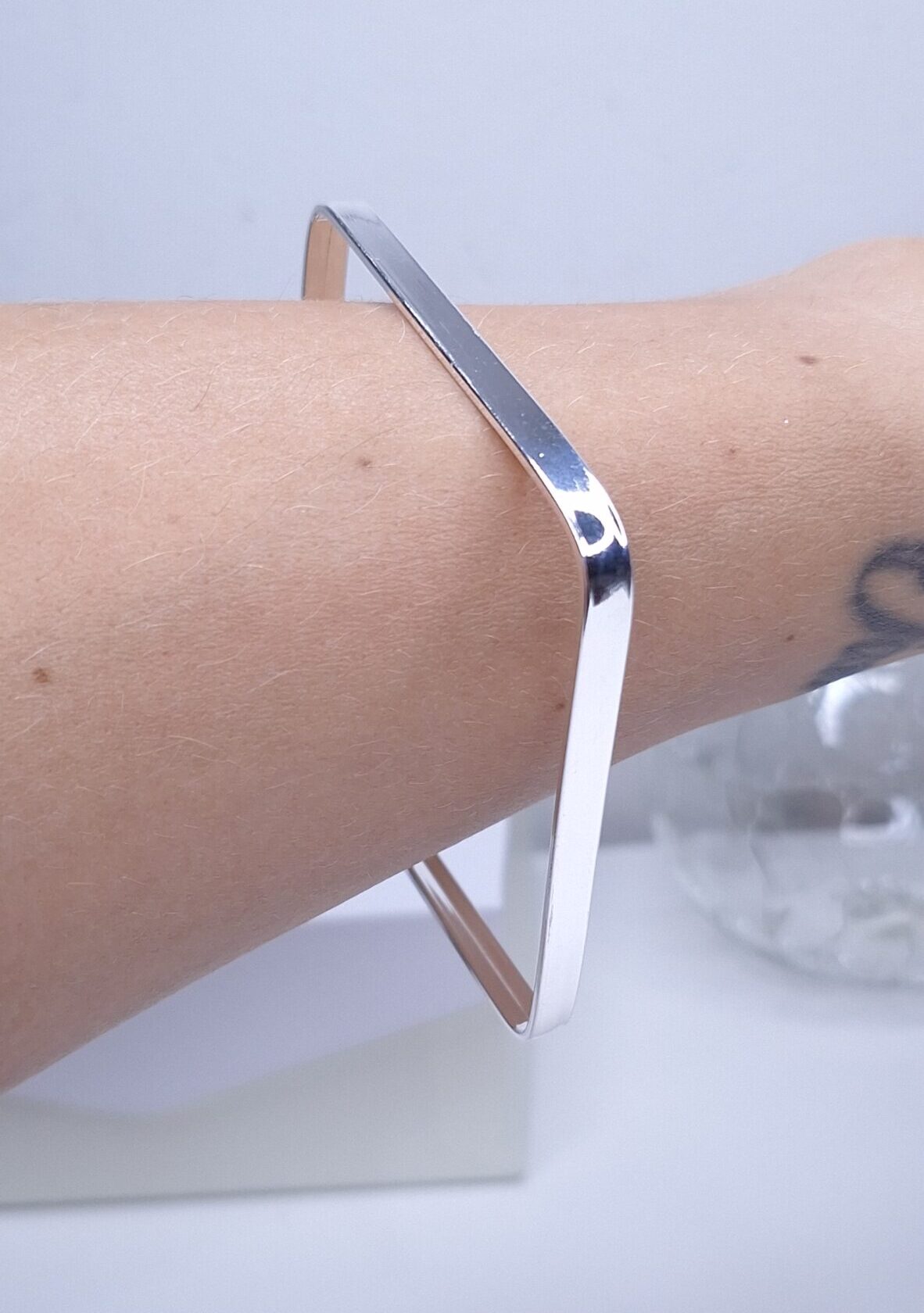 Pulseira Quadrada Fio 4.7mm Diametro 64mm