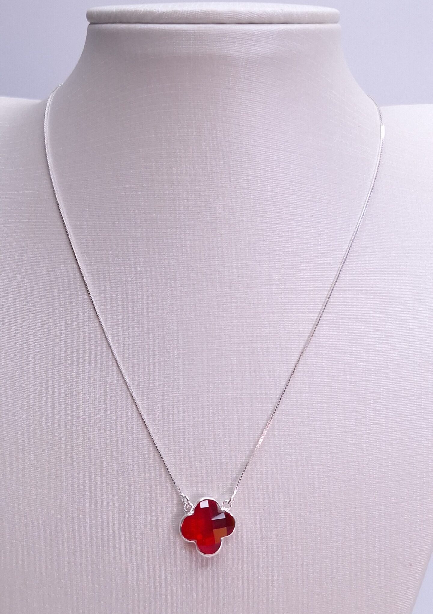 Colar Chocker Trevo vermelha Prata 925