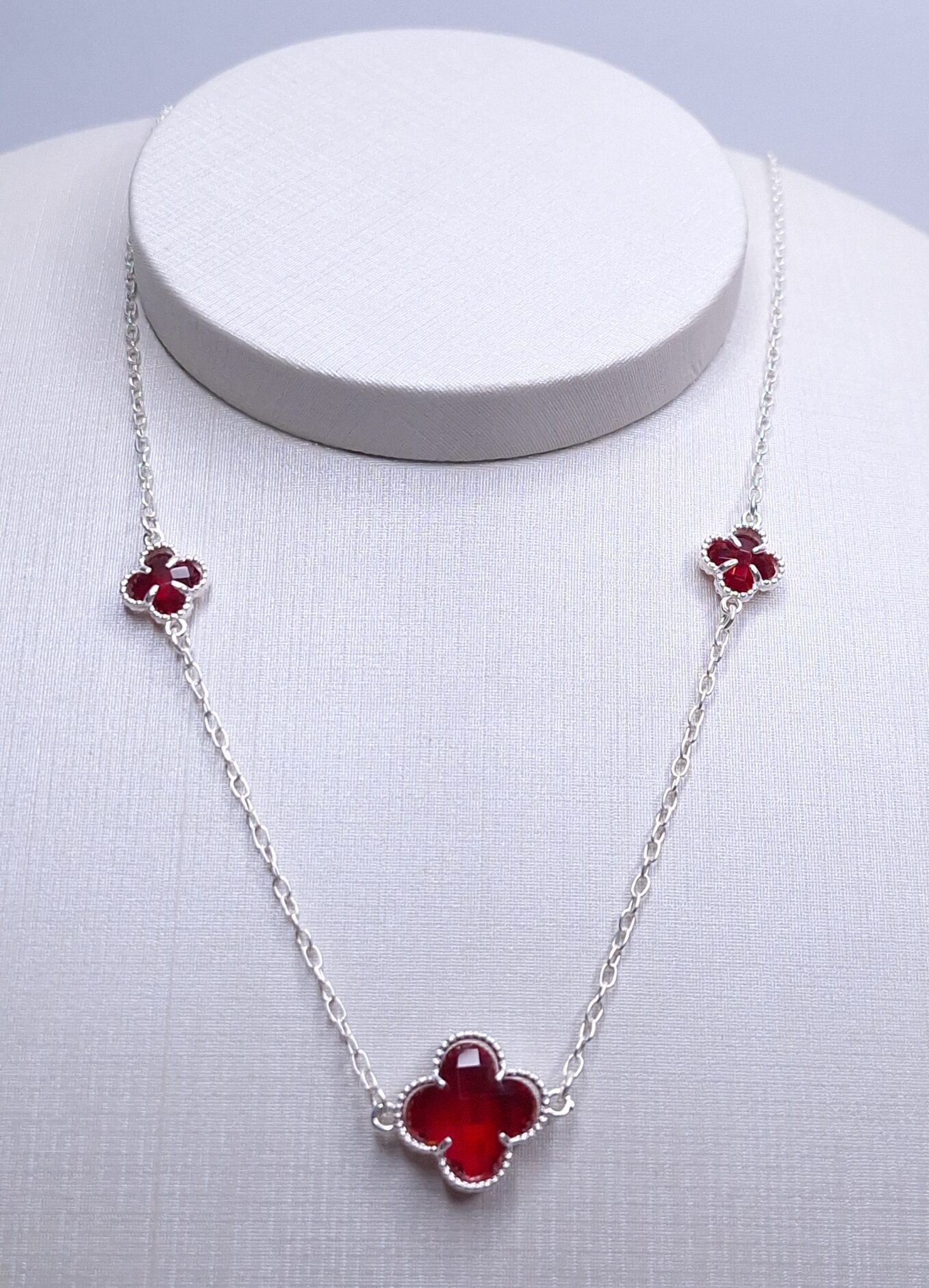 Colar Chocker 3 Trevos vermelhos Prata