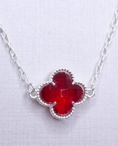 Colar Chocker 3 Trevos vermelhos Prata