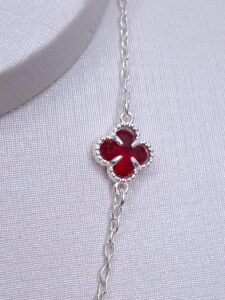 Colar Chocker 3 Trevos vermelhos Prata