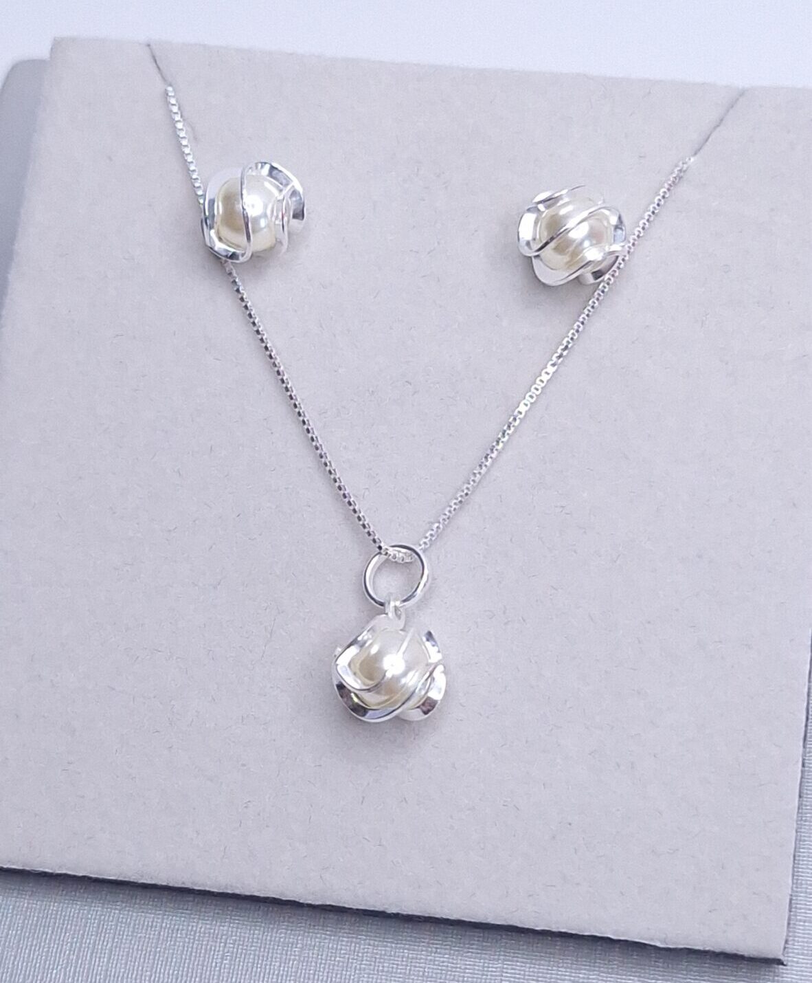 Conjunto Pérola 6mm prata torcida pingente e brincos Prata 925