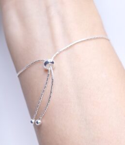 Pulseira 10 esferas lisas 4mm regulável shambala Prata 925