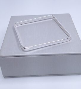 Pulseira Quadrada Fio 4.7mm Diametro 64mm