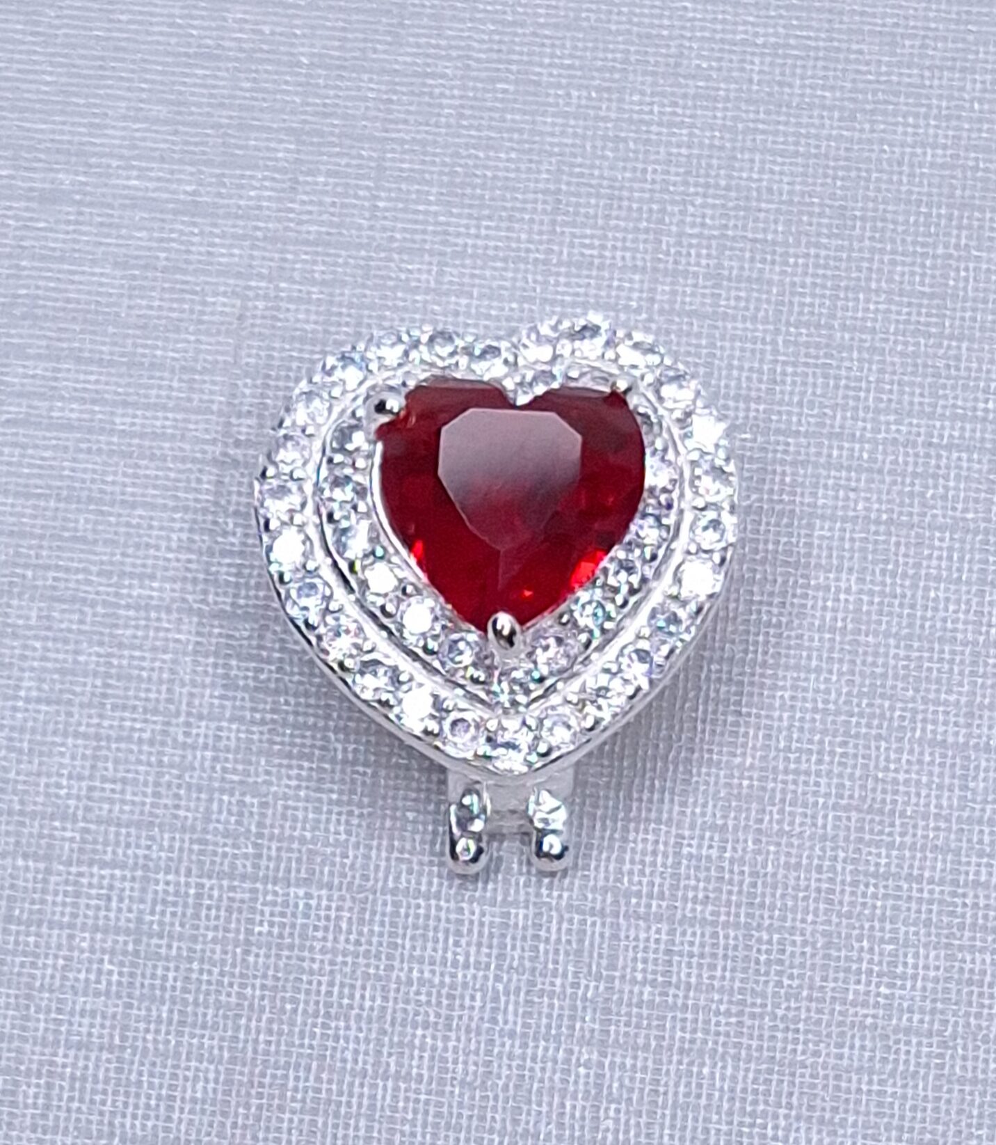 Pingente Charm Coração Zirconia Vermelho Rubi cravejado com Microzirconias 14mmx14mm Prata 925