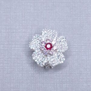 Pingente Charm Flor Zirconia Fucsia rosa bebê cravejado com Microzirconias 15mmx15mm Prata 925