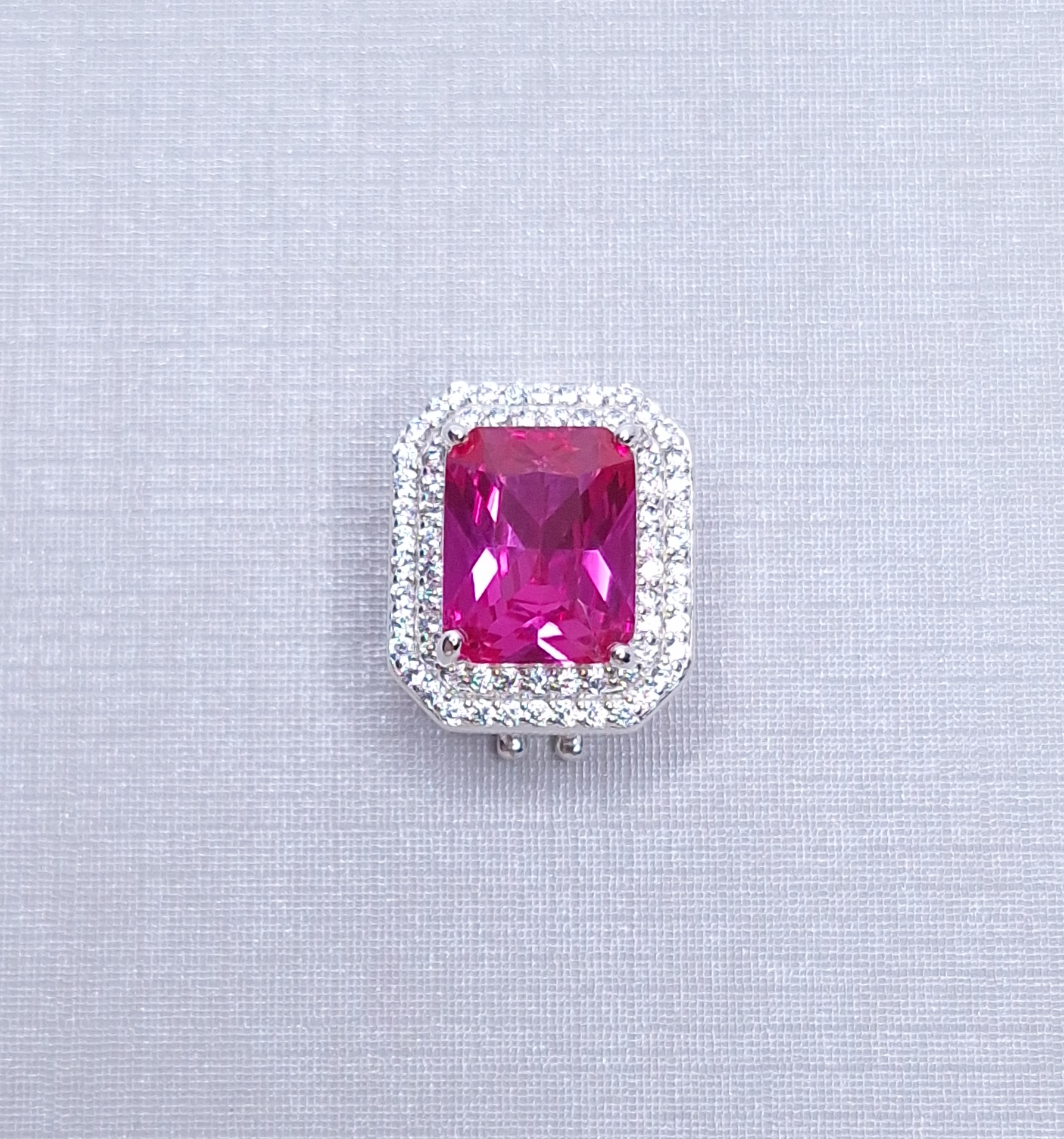 Pingente Charm Rosa Fúcsia cravejado com Microzirconias 13mmx15mm Prata 925