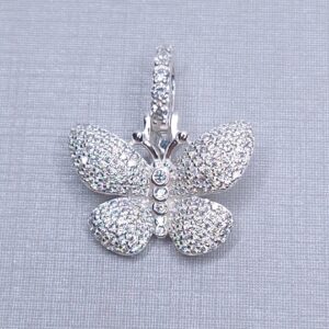 Pingente Riviera Borboleta cravejado com Microzirconias fecho click 30mmx20mm Prata 925