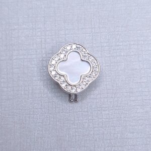 Pingente Charm Trevo Madrepérola cravejado Zirconia 12mx12mm Prata 925