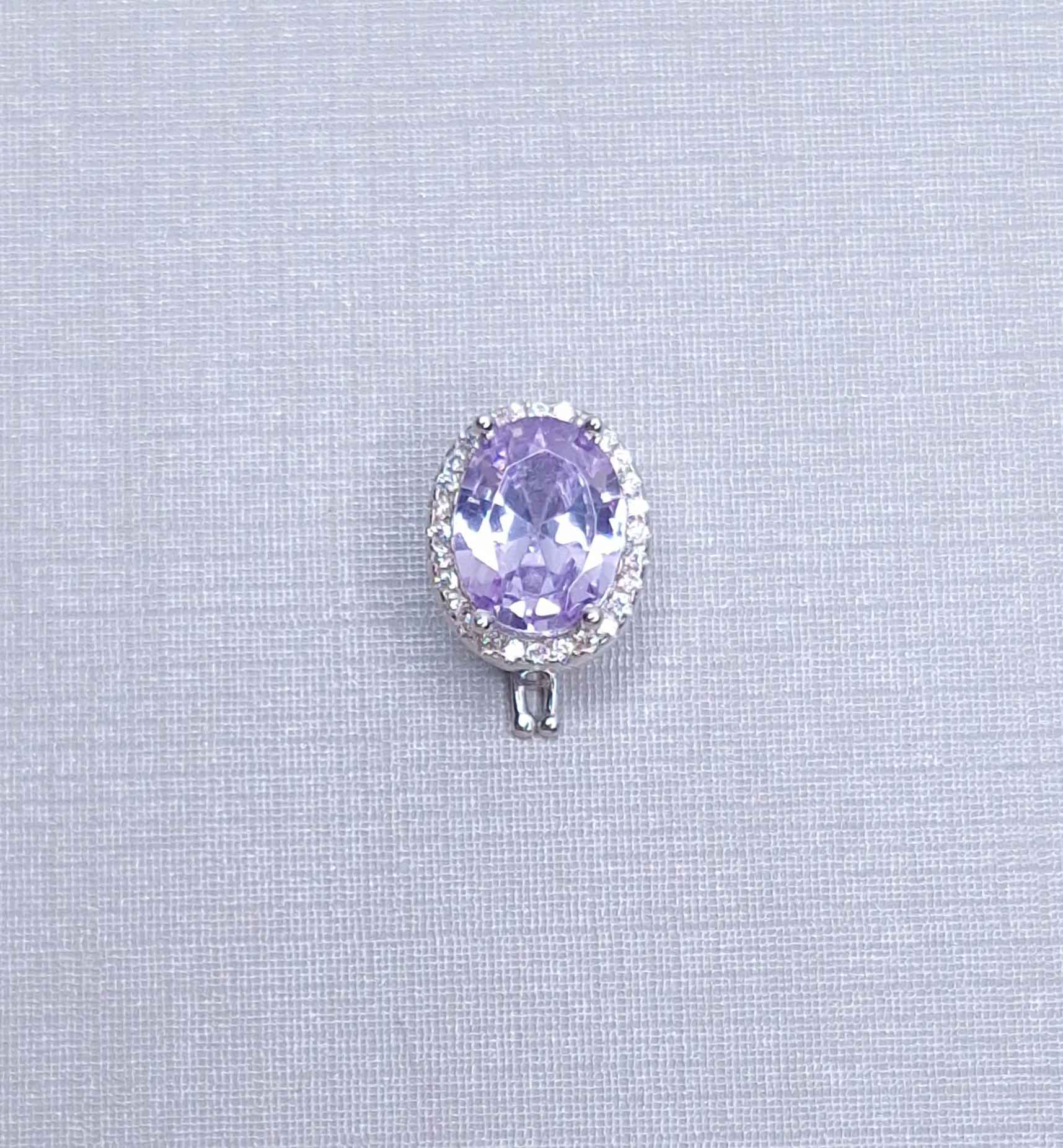 Pingente Charm Oval Lilás Zirconia cravejado 10mmx10mm Prata 925