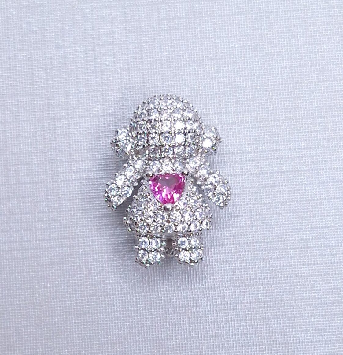 Pingente Charm Menina 3D Coração Fucsia cravejado fecho click duplo 19mmx16mm Banhado à Ródio