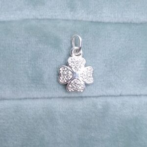 Pingente Trevo cravejado 1mmx1mm Prata 925