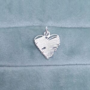 Pingente Coração estilizado 15mm Prata 925