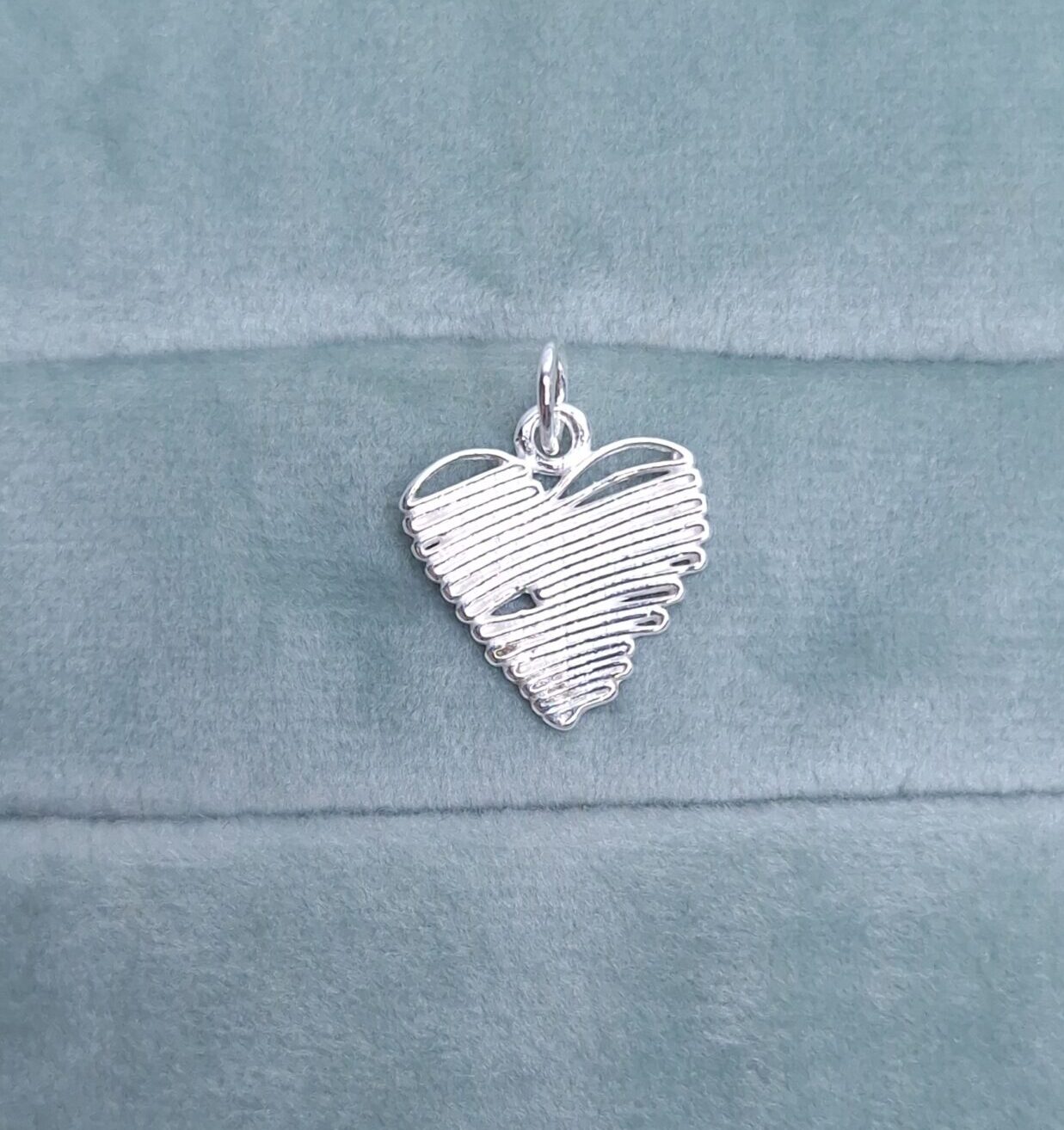 Pingente Coração estilizado 15mm Prata 925