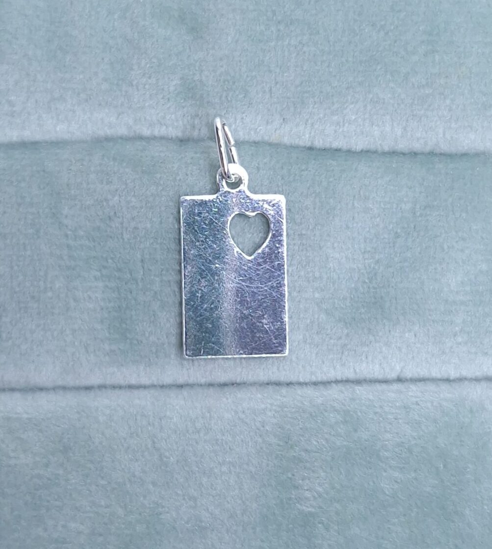 Pingente Plaquinha coração vazado gravável 1,5cmx1cm Prata 925