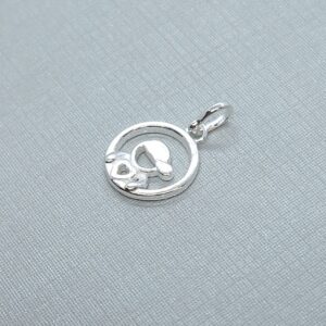 Pingente medalha lisa menino com boné 10mm Prata 925