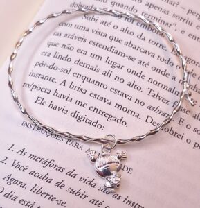 Pingente Menina com ursinho 17mm Prata 925