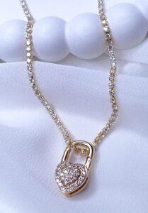 Pingente Cadeado coração cravejado Banho de Ouro 18k