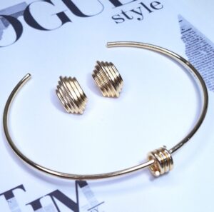 Brinco Orgânico trabalhado 22mmx15mm B. Ouro 18k